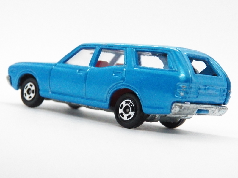 Illustration for article titled Tomica 1:64 Nissan Gloria VanĀ